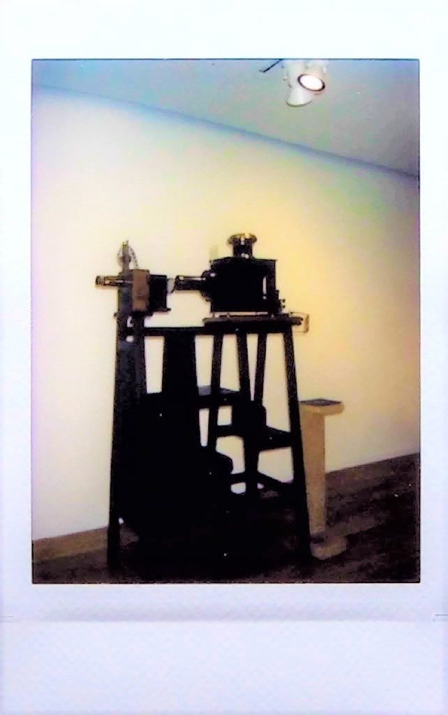 A film projector in the Fondation Jérôme Seydoux-Pathé